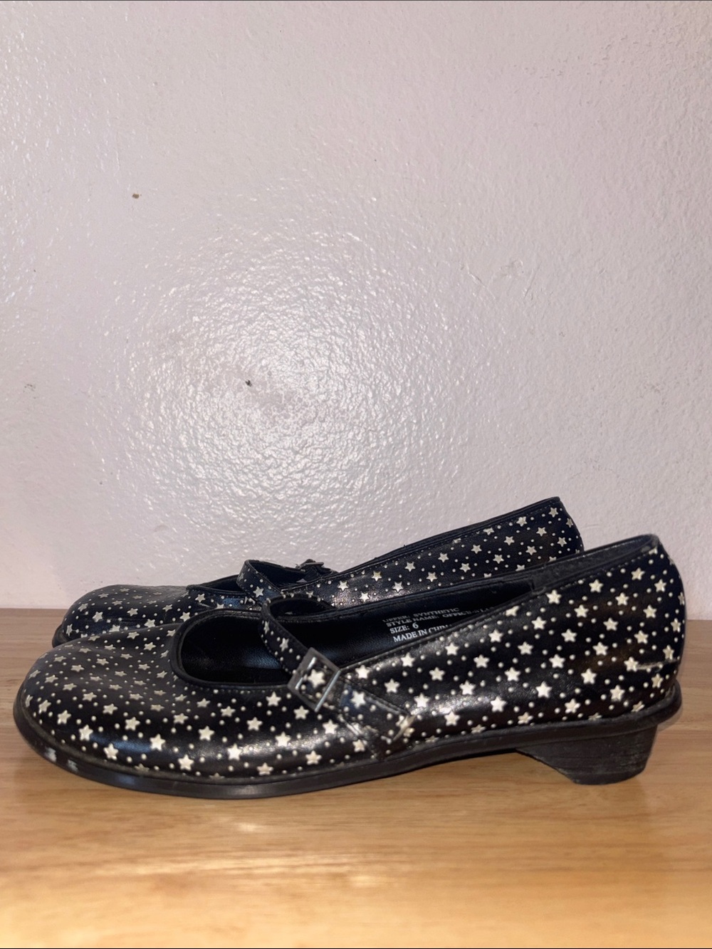 Very Volatile Black Mary Jane Shoes White Star Print Y2K Low Heel Size 6
